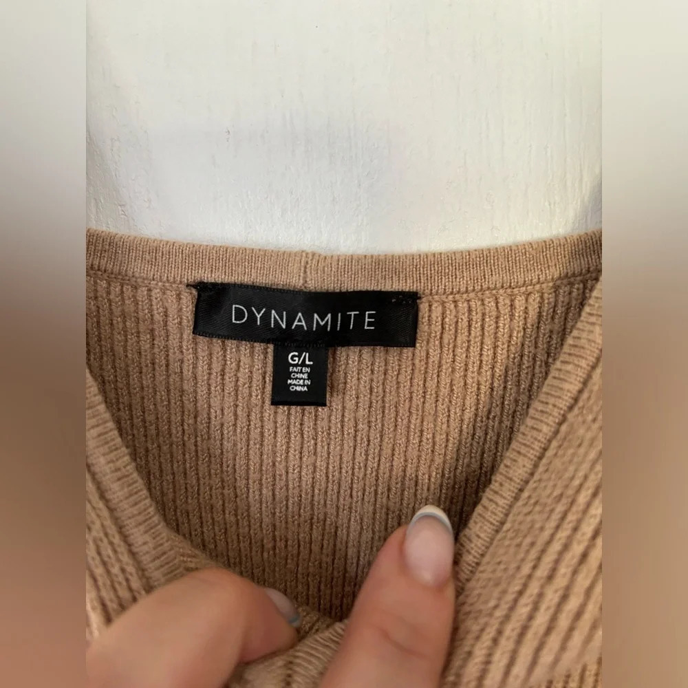 DYNAMITE Knit Crop  Top - Picture 2 of 4
